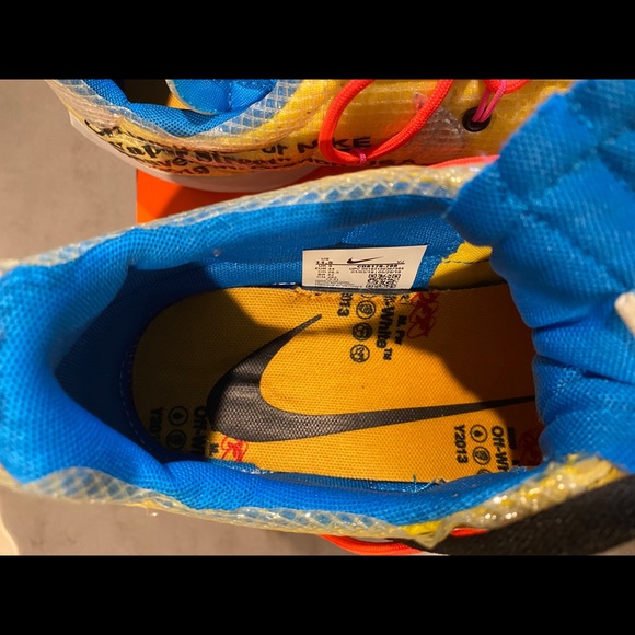 Sneakers - Picture 4 of 5